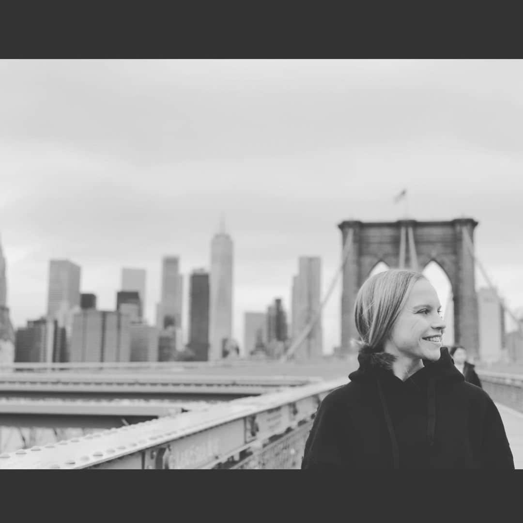 のインスタグラム：「Throwback to times when it took only a ticket to travel to any spot on the globe 🌏 • We’ll get back there🤍🙏🏼 • #travel #newyork #brooklyn」