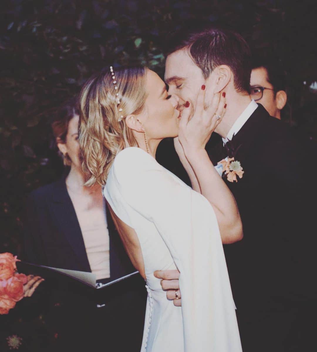 のインスタグラム：「Coming up on a year. My husband. Love you so. Thanks for not saying anything about the sweet potato fries i ate in bed last night  at 10 pm ...」