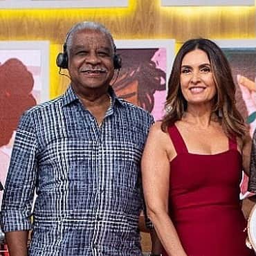 ファチマ・ベルナルデスのインスタグラム：「Que triste receber a notícia de mais essa morte pela COVID-19. Ubirany era educado, delicado, um músico genial. Foi um dos fundadores do @grupofundodequintal que abriu caminho pra tantos sambistas talentosos. Fui recebida por ele e todo o grupo com tanto carinho sempre e me orgulho da nossa foto sob a tamarineira que já abençoou tanta gente boa. Vai ficar uma saudade imensa. Meu carinho pra toda a família e os muitos e merecidos amigos e fãs. #rip」