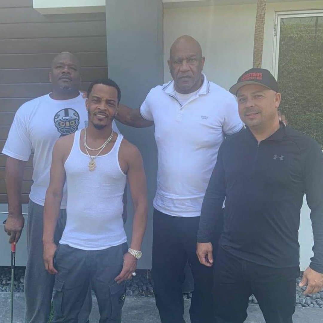 T.I.さんのインスタグラム写真 - (T.I.Instagram)「Rest In Power Big Homie. Bro just pulled up on me at the crib & it seemed like we laughed for hours. The world gon miss you G. We most definitely lost a real 1. #LongLiveDebo」12月12日 2時02分 - tip