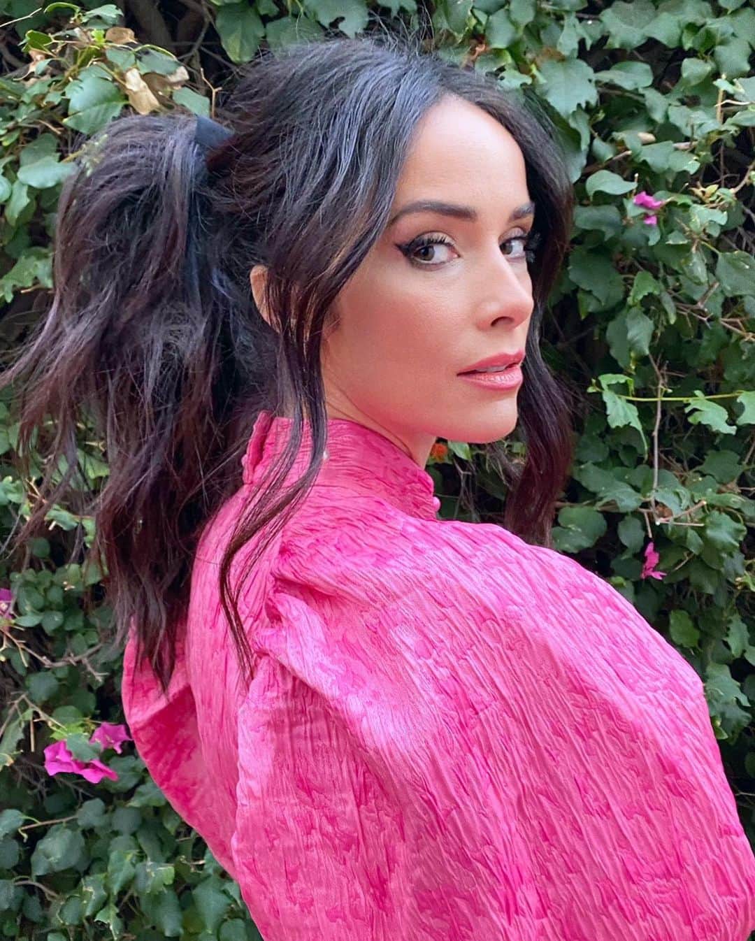 アビゲイル・スペンサーさんのインスタグラム写真 - (アビゲイル・スペンサーInstagram)「🎀🌿🐈. #prettyinpink #80sstyle #ponytail 📷 @claytonhawkins」12月12日 2時04分 - abigailspencer