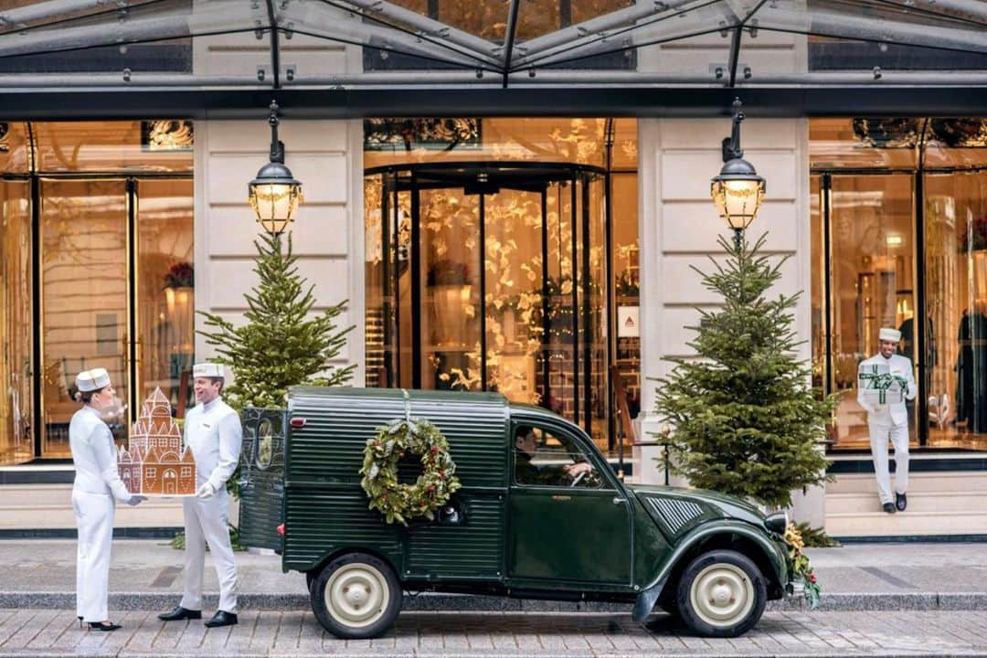 The Peninsula Hotelsさんのインスタグラム写真 - (The Peninsula HotelsInstagram)「We’re in the Festive spirit at @thepeninsulaparis! This year, you can make your at-home holiday season ultra-delicious with our gourmet take-away cuisine — tap over to their profile to learn more. #pentreestories⁣ ⁣ ⁣ ⁣ ⁣ #peninsulahotels #luxuryexperience #fivestarhotel #paris #parishotel #paristravel #luxurytravel #thepeninsulaparis #peninsulaparis #holidaydecor」12月12日 2時09分 - peninsulahotels