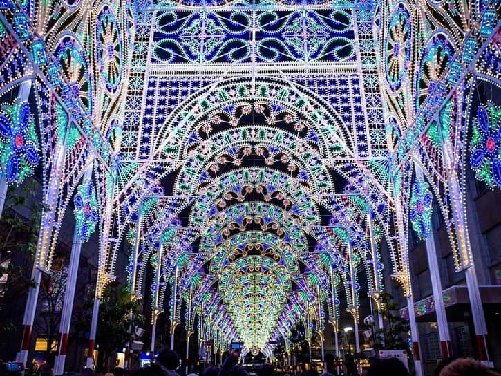 HGTVさんのインスタグラム写真 - (HGTVInstagram)「From Manhattan to Monaco, take a virtual tour of holiday lights around the world with @TravelChannel 🤩 ⁠⠀ ⁠⠀ Fairy lights. Festival of Lights. Night of the Candles. 💡 Whatever the tradition, light displays have been a part of holiday celebrations for centuries. 🕎 ⁠⠀ ⁠⠀ Here are some of the biggest, best and most over-the-top displays from around the world:⁠⠀ ⁠⠀ 1) Kobe, Japan⁠⠀ 2) Madrid, Spain⁠⠀ 3) Tivoli Gardens, Copenhagen⁠⠀ 4) Ayala Triangle Gardens, Manila, Philippines⁠⠀ 5) Rockefeller Center, New York City⁠⠀ 6) Baltimore, Maryland⁠⠀ 7) Tbilisi, Georgia⁠⠀ 8) Medellin, Colombia⁠⠀ 9) Melbourne, Australia⁠⠀ 10) Monte Carlo, Monaco⁠⠀ ⁠⠀ Which city has your favorite holiday light display? 🤔 Learn more about these locations when you visit the link in our profile! 🔝 🎄⁠⠀ ⁠⠀ #HowToHoliday #holidaylights #hanukkah #nightofcandles #festivaloflights #christmaslights #christmas⁠」12月12日 2時09分 - hgtv
