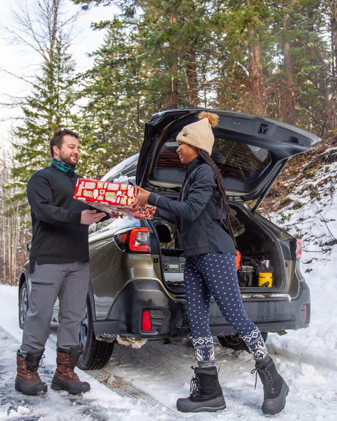 Subaru of Americaさんのインスタグラム写真 - (Subaru of AmericaInstagram)「Hop in—let's share some outdoor cheer! In partnership with our friends @REI, we teamed up with @she_colorsnature, @brooke.froelich and @jennybruso to surprise their loved ones with a spontaneous holiday adventure and gifts. Keep an eye out, and over the next few weeks we’ll share their stories.   *These adventures were previously captured in partnership with REI and Subaru in compliance with local COVID-19 guidelines. Please check and comply with your local guidelines before heading outdoors.」12月12日 2時33分 - subaru_usa