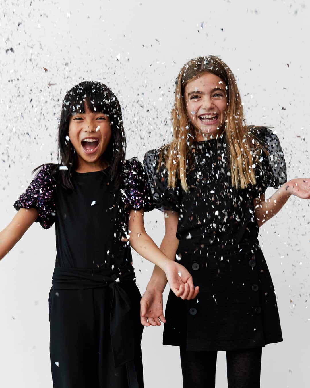 MANGOさんのインスタグラム写真 - (MANGOInstagram)「CUE THE CONFETTI • Get your little ones’ to wear their most special outfits and cue the confetti! The most unique party is about to start at mango.com⁣ #MangoKids #MangoCollection」12月12日 2時27分 - mango