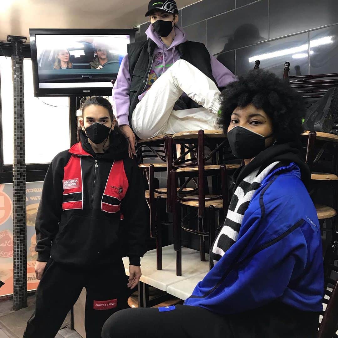のインスタグラム：「Chill with your crew in Andrea Crews, mixing upcycling with sportswear.  #andreacrews #iamandreacrews #upcycleyourself #upcyclingfashion #hoodiestyle #joggingstyle #upcyclingclothing」