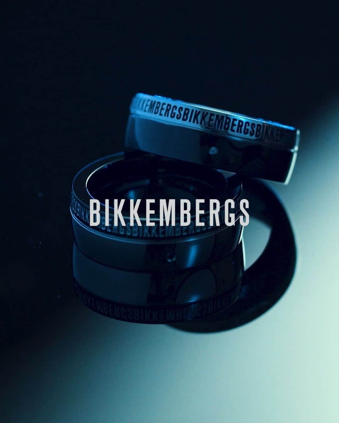 ダーク ビッケンバーグのインスタグラム：「Immerse yourself in the subtle details of our jewellery collection, available now.  #dirkbikkembergs #bikkembergs #BKKjewels」