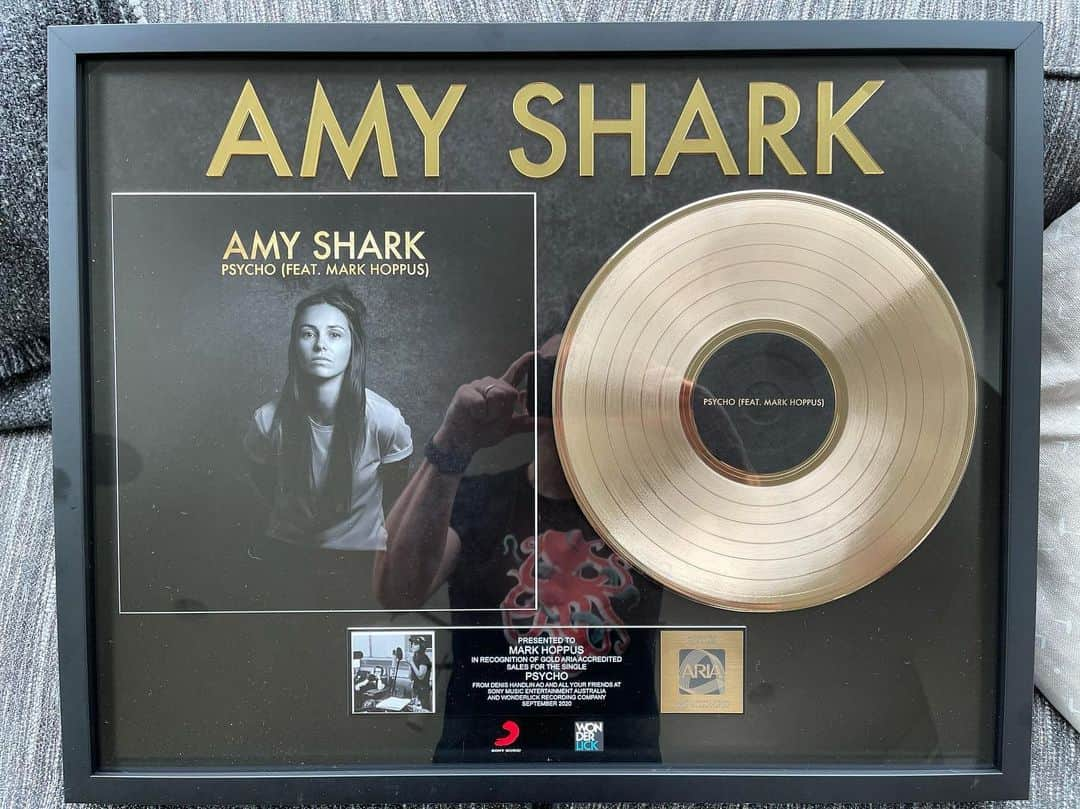 マーク・ホッパスのインスタグラム：「Congrats on the success and thanks to Amy Shark for inviting me to be part of this song! Very honored. 🙏🏻」