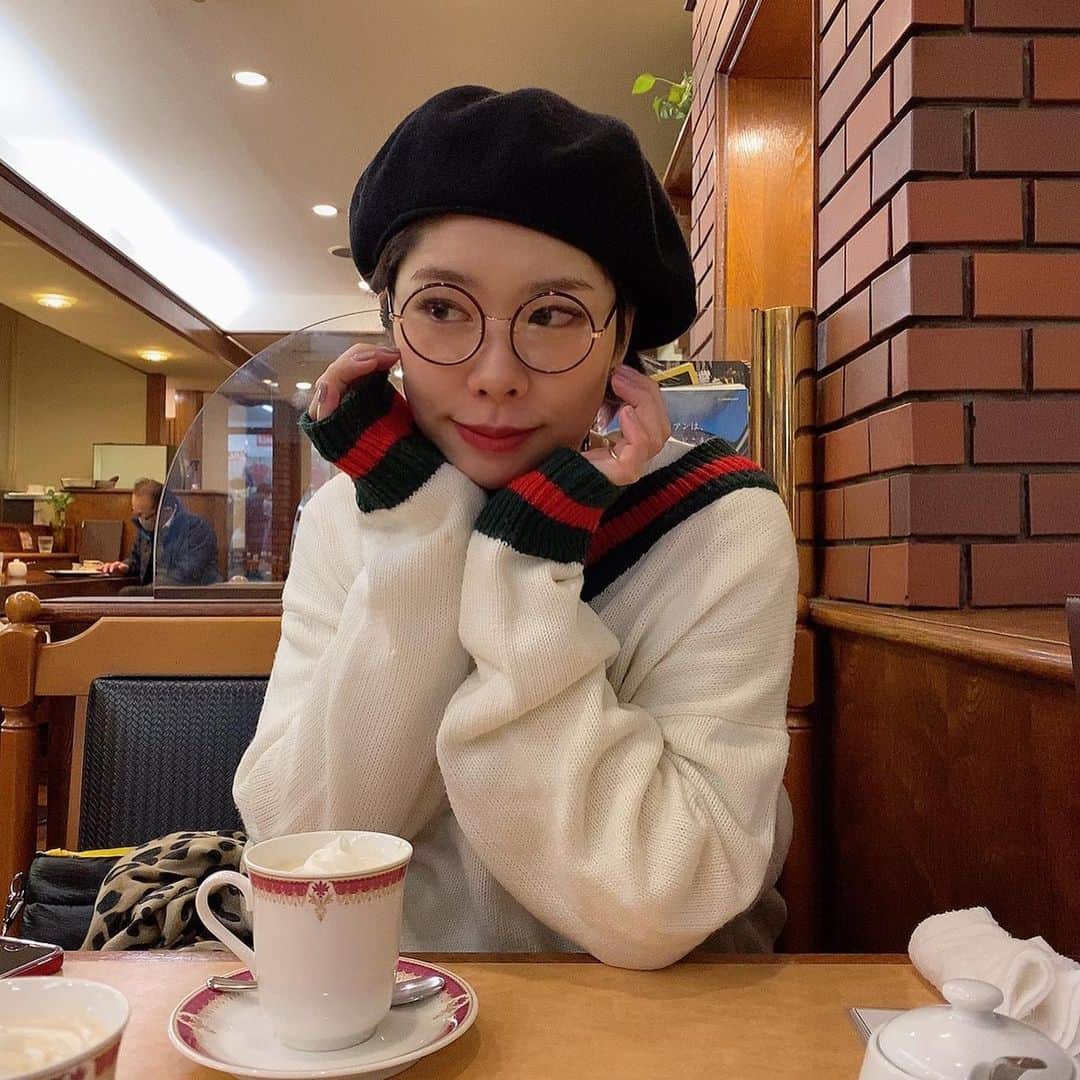 ichigoのインスタグラム：「寒くなってきたねぇ。 みんな元気ですか☻  ichigoはいつもの喫茶店でコーヒーのんだり、カレーつくったり、猫と遊んだりした。日常☻」