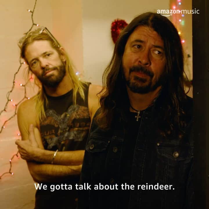 フー・ファイターズのインスタグラム：「Tune in Tuesday, Dec. 15th at 8pm EST / 5pm PST as Foo Fighters take the @amazonmusic holiday stage for a special performance.  Hosted by @lilnasx (who is extra festive 🎅).   Watch on Prime Video & twitch.tv/amazonmusic」