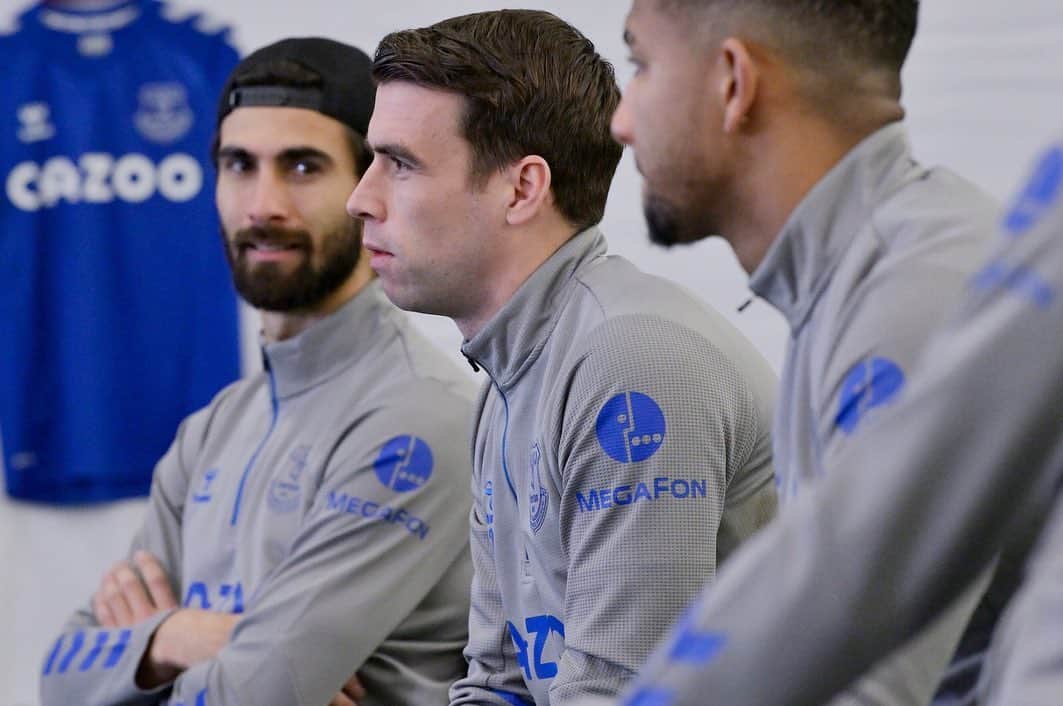 のインスタグラム：「Had a chance to chat with some of @alderhey's patients, through a video call, in a unique experience that makes me happy and proud.   We weren't able to make our annual visit but we still want to be with them in this complex times. Stay strong! 🤞  @everton」