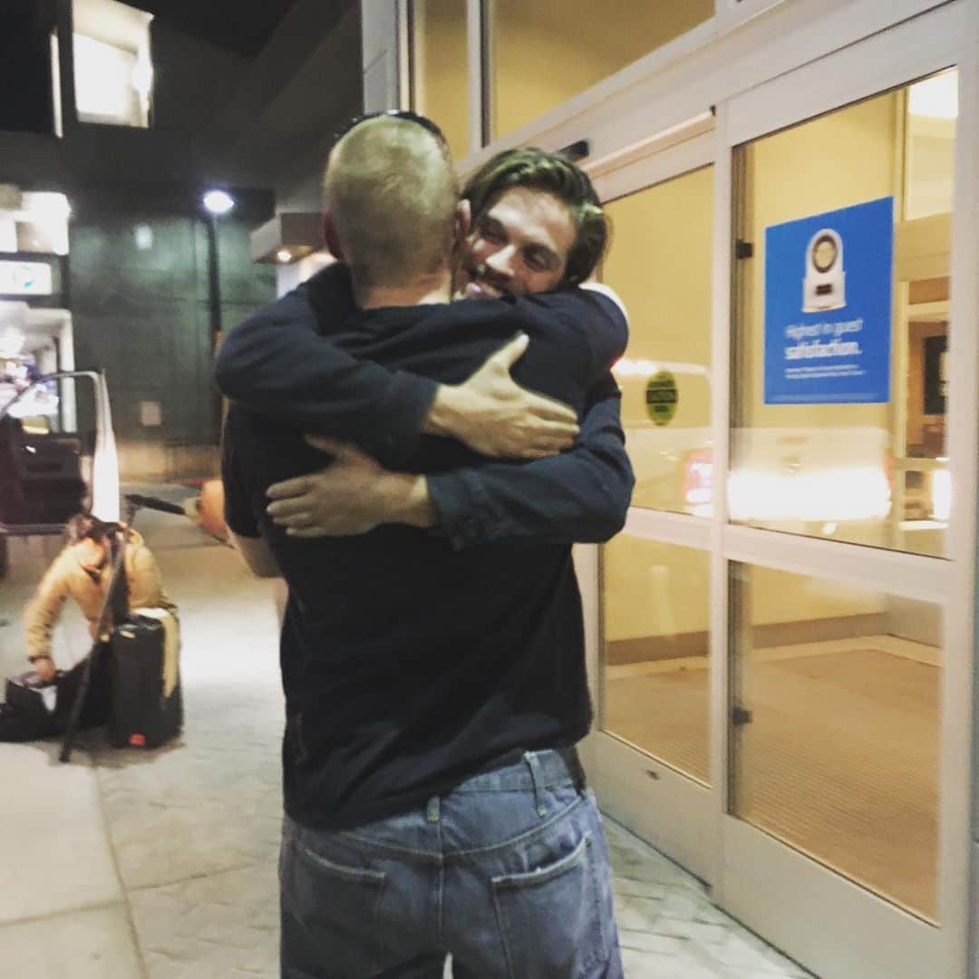 ダニエル・シャーマンのインスタグラム：「This was the last night on a movie called ‘Every man for Himself’. We worked with a small crew road tripping around the US. Shooting with the brilliant director and writer @garygardnerfilm and crew @kylel_taylor and @igorkropotov. It was such a deeply fulfilling artistic experience. One I missed and still do. The other actor in this two hander (and picture) is Nicholas Logan, who spent hours and hours in a car with me, he is such an artist and fucking brilliant actor it’s annoying. I look forward to you all seeing it. A lot of love went into it.」