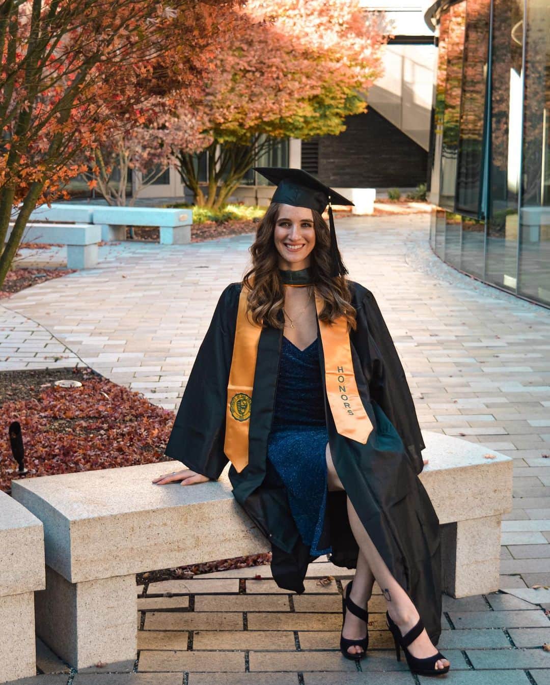 Elliana Shayna Pogrebinskyさんのインスタグラム写真 - (Elliana Shayna PogrebinskyInstagram)「Graduated Honors with a B.S in Kinesiology Cum Laude 🎓   I will forever remember walking up the 102 steps of LoMo my first semester for my 8 am Anatomical Kinesiology class and coming up to this view of palm trees with the sun rising over the city to the right. Thank you for being the most beautiful campus ever, University of San Francisco 💛💚  Thank you to all my family, friends, professors for supporting me, teaching me, and pushing me to be the best.   I can officially tell everyone that physical activity will solve all your problems 🏃🏻‍♀️」12月12日 3時20分 - elliana_pogrebinsky