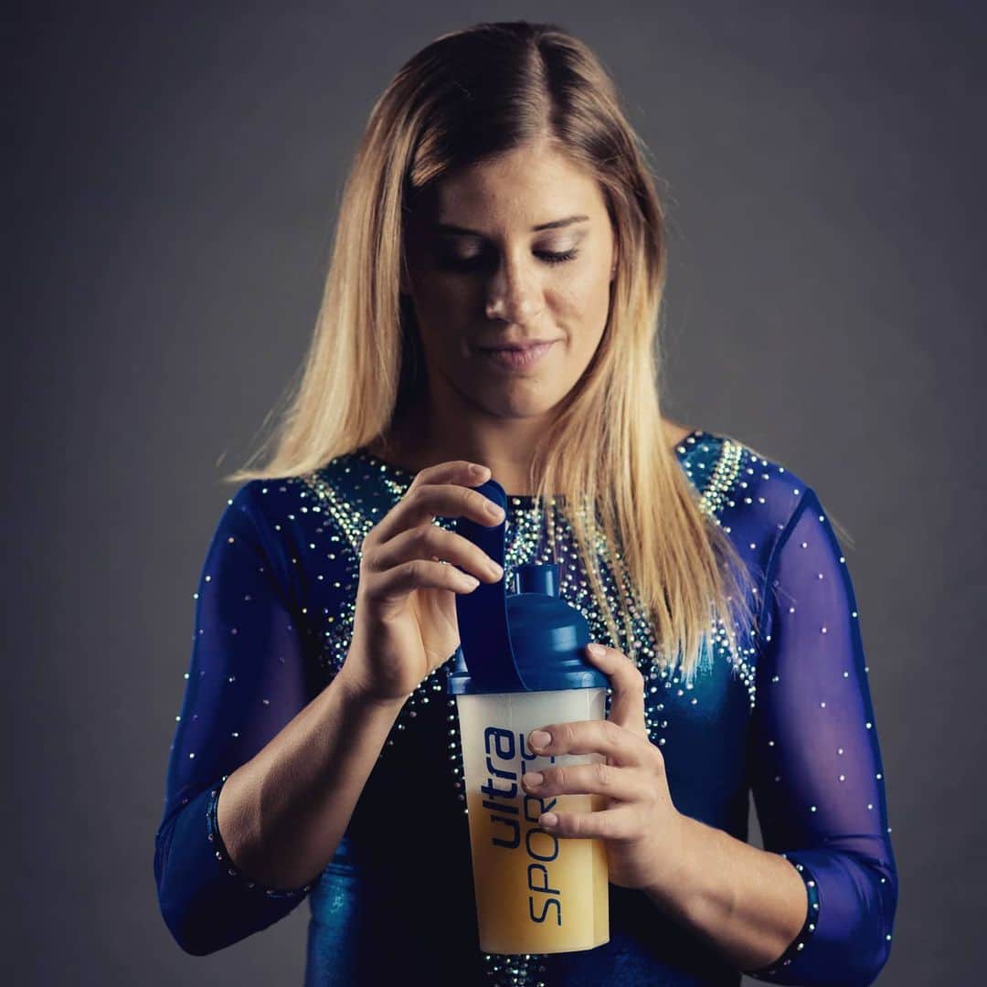 エリザベト・ザイツのインスタグラム：「Für mich ist es enorm wichtig, im Winter gesund zu bleiben, damit ich meine Wettkampfsaison voll durchziehen kann.  Zum Glück hat mir mein Ernährungscoach Dr. Wolfgang Feil immer einen wertvollen Tipp, wie ich das schaffen kann. An sein Immunwissen kommt ihr jetzt auch endlich ran: In einem 7 Tage E-Mail-Kurs, für den ihr euch hier sogar kostenlos anmelden könnt! Unter allen, die sich in den nächsten 3 Tagen unter diesem Link registrieren, verlose ich zusätzlich noch 3 x 1 Dose Promunin von @ultrasportsnutrition. ➡️Der Immundrink ist einer der heißesten neuen Tipps von Wolfgang.  Den Link zur Anmeldung findet ihr in meiner Bio🥳  #gewinnspiel #ultrasports #nutrition #werbung」