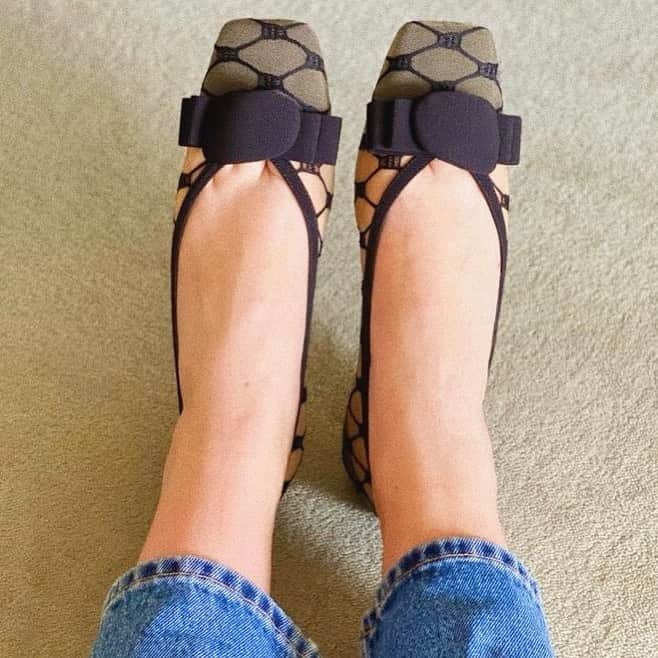 ルパートサンダーソンのインスタグラム：「Friday Night In I Ace in Honeycomb Mesh I #Flats #SquareToeShoes #BalletPumps #RupertSanderson」