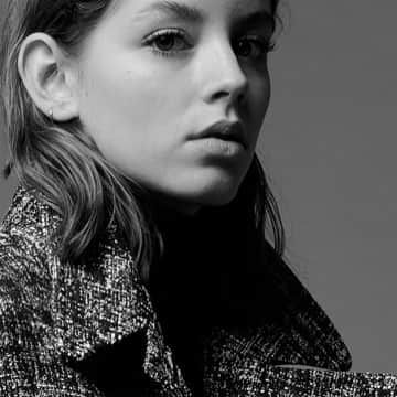 のインスタグラム：「#jeanpaulknott #portrait #instalove #tweedtrench」