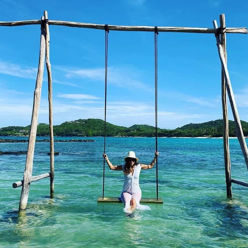 ミッシェルジョナスのインスタグラム：「Memories of Mustique. ❤️   Come shop for the Holidays. 🕎🎄🎅🏼⛄️www.mijobymichellejonas.com #michellejonasdesigns #michellejonastravelwear  • • • • #SupportSmallBusiness #Colors #BeachLiving #MadeInLA #poolside #resortwear #evolving #perspective #loveyourlife #summertimeclothes #beautyisintheeyeofthebeholder  #nobettertimethannow #popofcolor #instafashionistas #vacationwear #travelwear  #loveyourlook #fallinlovewiththeprocess #love #yourelovely #friends #besafeeveryone #tiedyedinLA #HandDyed #Inspiration」