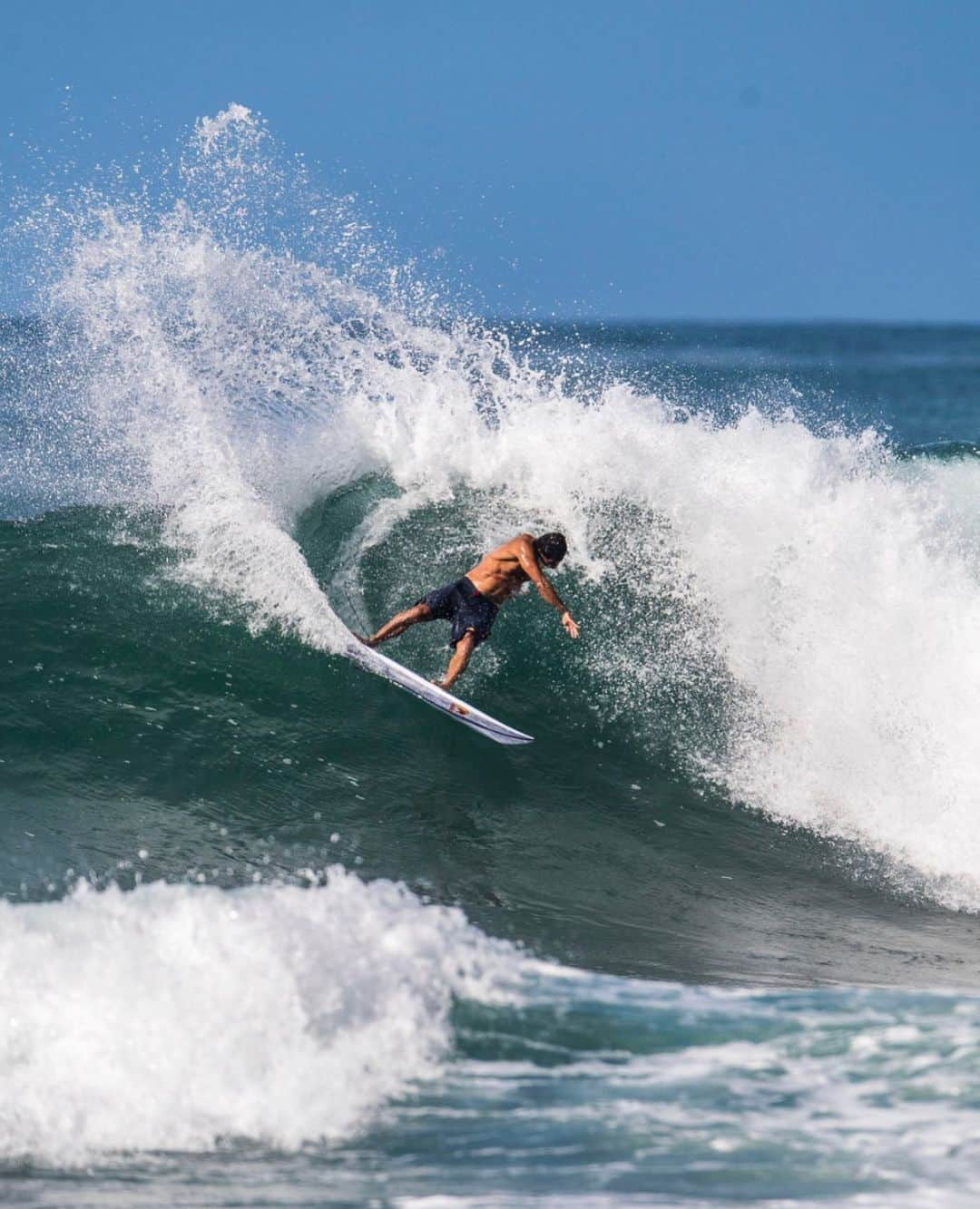 ミシェル・ボレーズさんのインスタグラム写真 - (ミシェル・ボレーズInstagram)「Haleiwa is probably my favorite wave on the NS of o’ahu after pipe and backdoor. It’s so powerful that you can use your full power on every manœuvres .  The waves are small again today on the NS. It supposed to build up during the day on Saturday !  Stay tuned !  📷 @badboyryry_」12月12日 3時44分 - bourezmichel