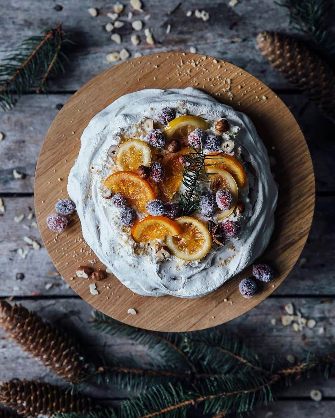 Our Food Storiesさんのインスタグラム写真 - (Our Food StoriesInstagram)「One of our favorite Christmas recipes is this delicious pavlova with orange and citrus slices and sugared cranberries😋 Get the recipe on the blog, link is in profile. #ourfoodstories  ___ #christmasrecipes #christmasrecipe #orangeslice #christmasbaking #christmasdessert #foodstylist #foodphotographer #germanfoodblogger #vscofood #momentslikethese #fellowmag #foodphotography #bakinglove #bakingtime」12月12日 3時57分 - _foodstories_