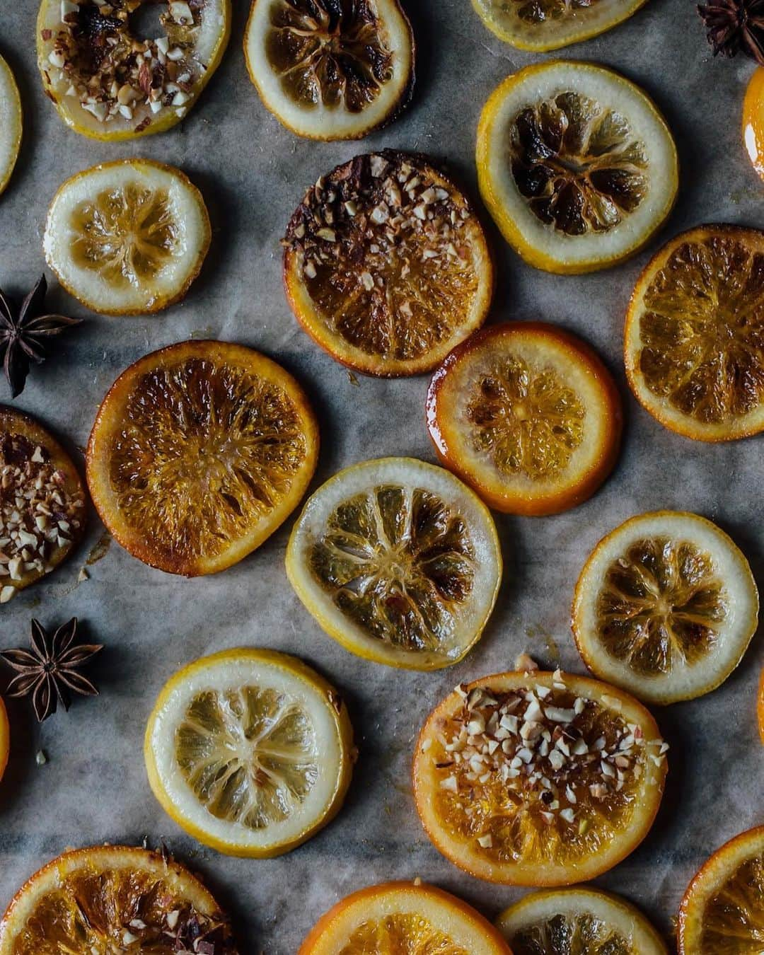 Our Food Storiesのインスタグラム：「One of our favorite Christmas recipes is this delicious pavlova with orange and citrus slices and sugared cranberries😋 Get the recipe on the blog, link is in profile. #ourfoodstories  ___ #christmasrecipes #christmasrecipe #orangeslice #christmasbaking #christmasdessert #foodstylist #foodphotographer #germanfoodblogger #vscofood #momentslikethese #fellowmag #foodphotography #bakinglove #bakingtime」