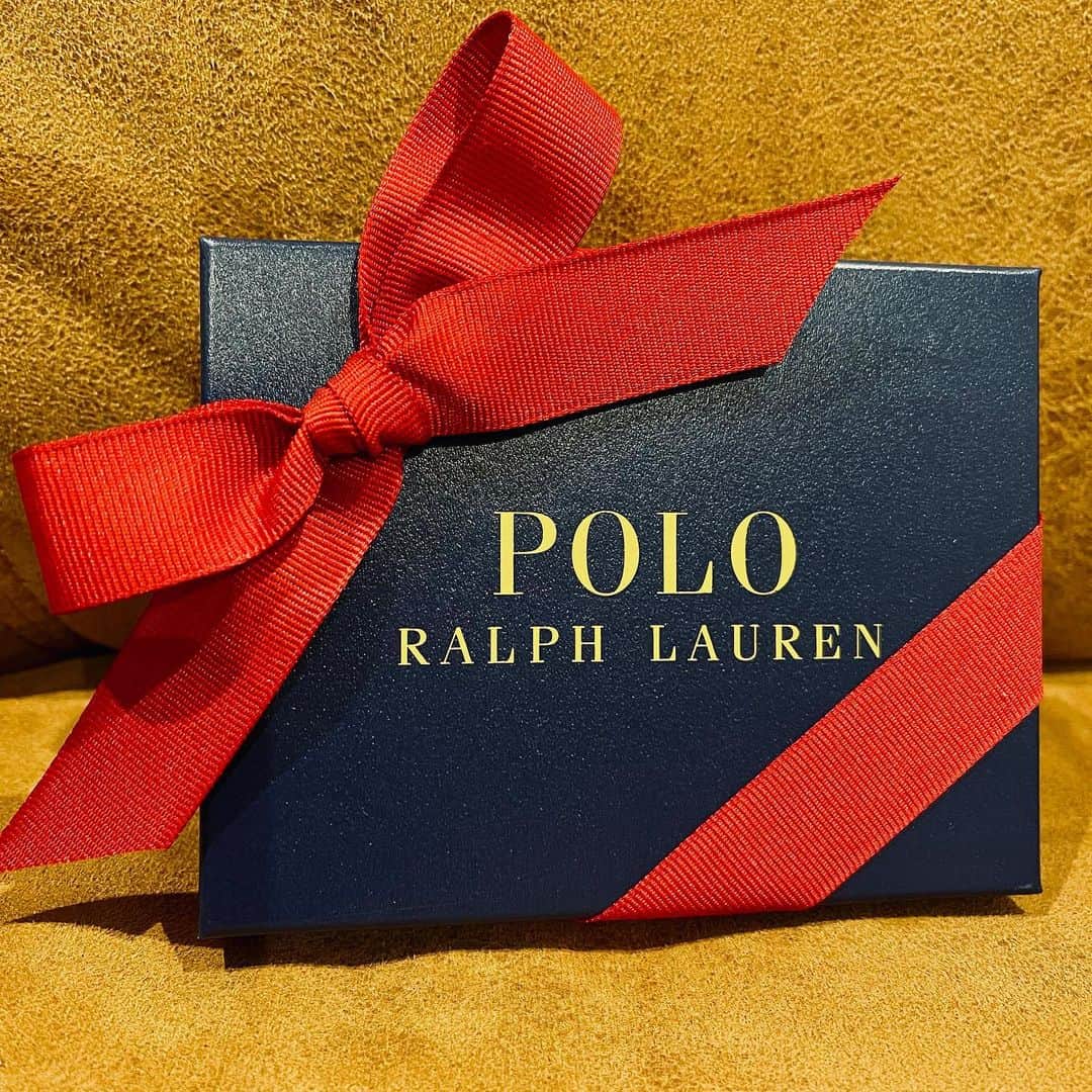 香川沙耶さんのインスタグラム写真 - (香川沙耶Instagram)「Holiday Gift from me to me😚🎄🎁 たまには自分にギフトしなくちゃね！ すてきなブルーのカードケース💙 ネイルとお揃い🤫 @poloralphlauren  #RLGifts #ポロラルフローレン」12月12日 15時06分 - saya.kagawa