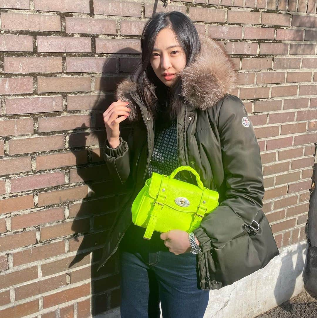 ダソム さんのインスタグラム写真 - (ダソム Instagram)「💚  #광고#MulberryAlexa#MulberryGreen」12月12日 15時12分 - som0506