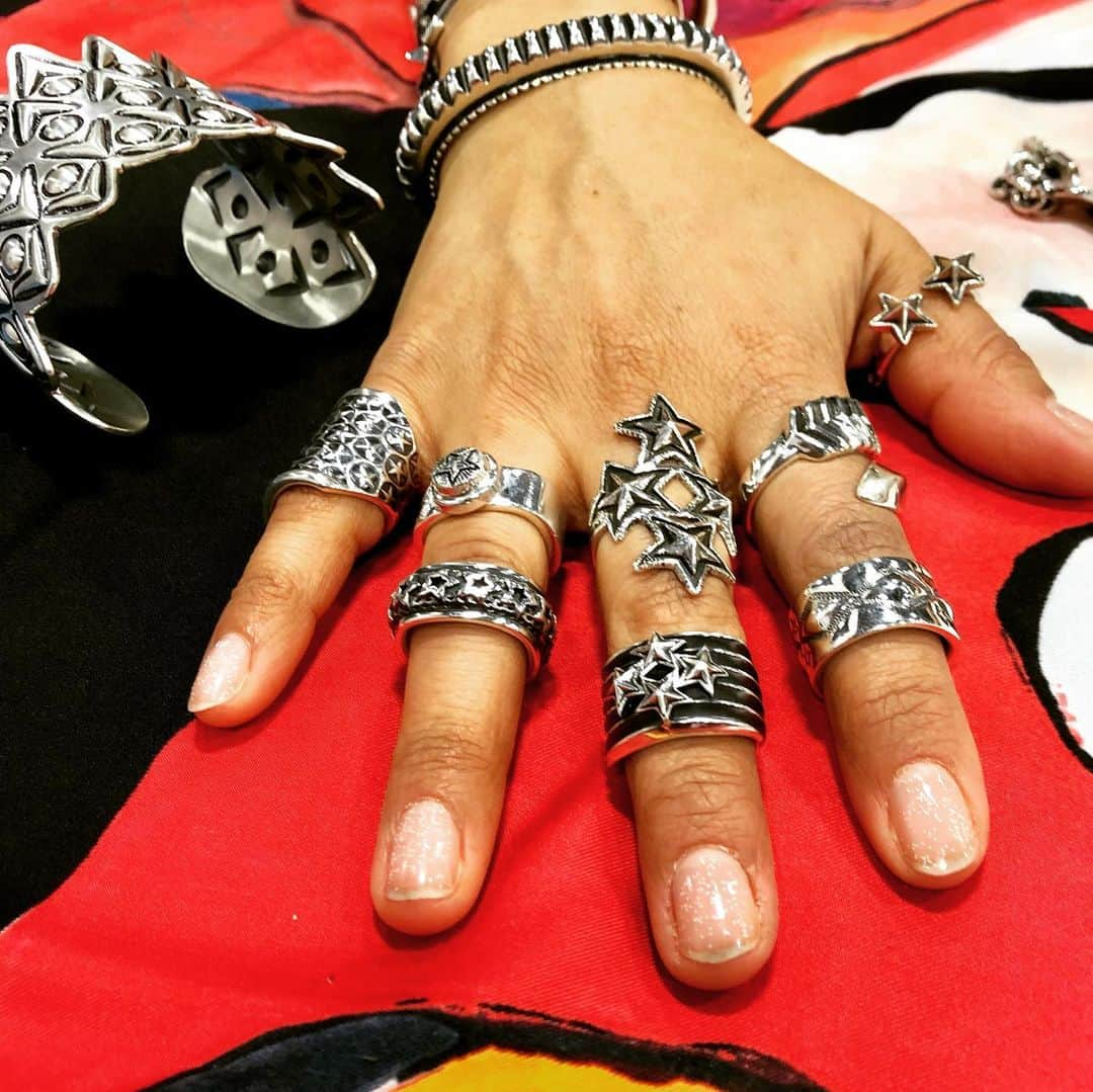 コディ サンダーソンさんのインスタグラム写真 - (コディ サンダーソンInstagram)「#cowboychristmas2020 booth 3314 #navajojewelry #silver #ring #bracelet @louisvuitton @codysanderson_official @codysanderson_hankyu_tokyo @codysanderson_legaldepartment @patriciaclavijo90」12月12日 13時38分 - codysandersondesigns