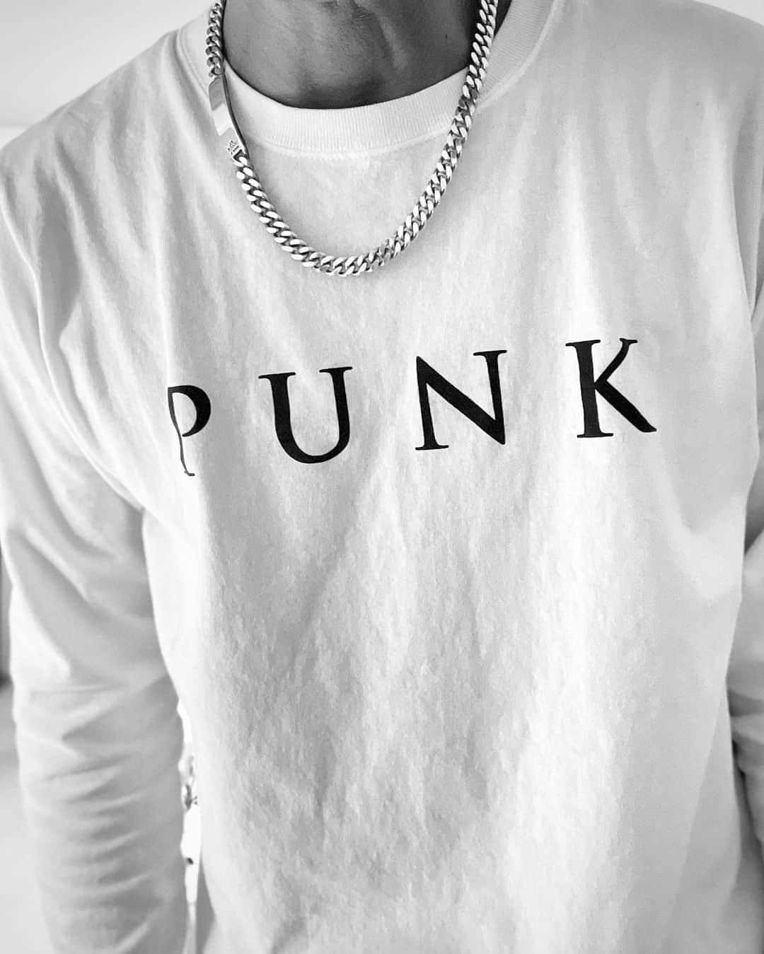 大沢伸一のインスタグラム：「@bunneyofficial  #iafb @rhyme.so #punk」