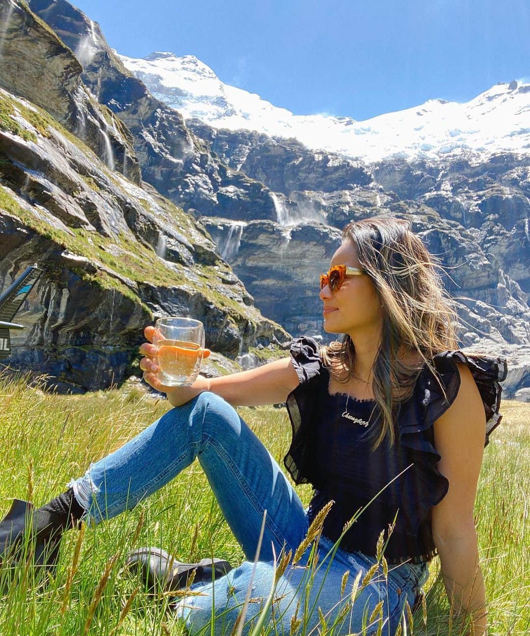 ジェイミー・チャンのインスタグラム：「New Zealand flexing hard. 😍」