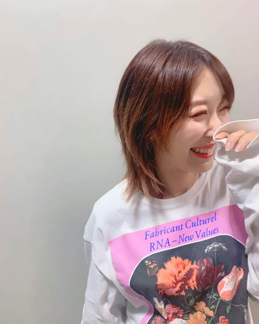 くまみきのインスタグラム：「髪質改善プログラムEVA、2回目受けてきました✨﻿ ﻿ ほんと髪ツヤツヤになって、基本はストレートだけど癖出したい時は出せるっていうめちゃくちゃ扱いやすい髪になって助かってます😭💗﻿ 髪質に悩める全人類におすすめしたい🤣！笑﻿ ﻿ カラーも整えてもらって年末美容納めた感💪﻿ @ryosuk811 さんありがとうございました😊✨✨﻿ ﻿ #髪質改善 #髪質改善トリートメント」