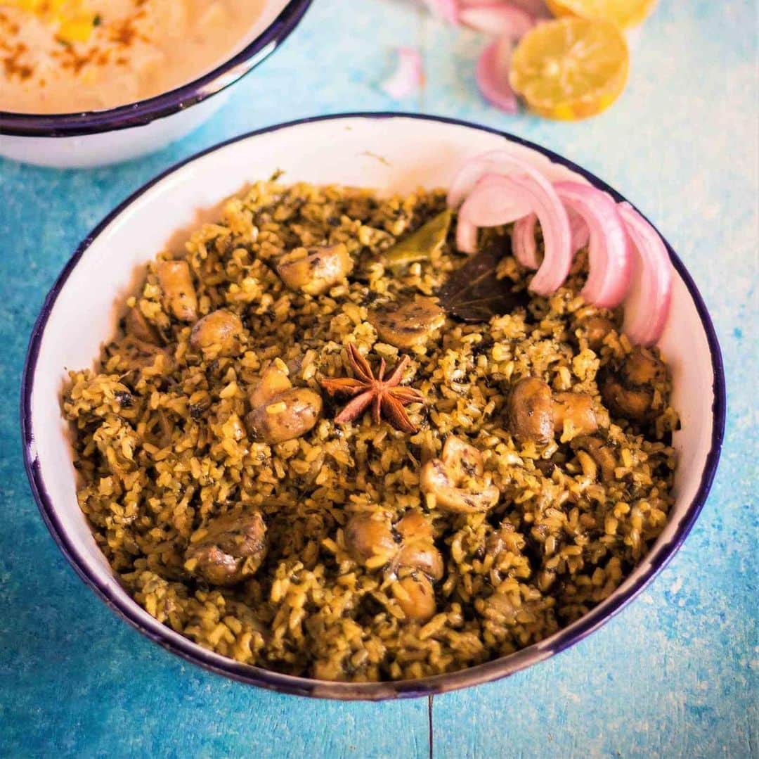 Archana's Kitchenさんのインスタグラム写真 - (Archana's KitchenInstagram)「Methi Mushroom Brown Rice Pulav is a tasty one-pot meal where rice is cooked with Methi, Mushroom, and your everyday masalas. Serve it with spring onion raita and papad for a nice weekend meal.」12月12日 14時29分 - archanaskitchen