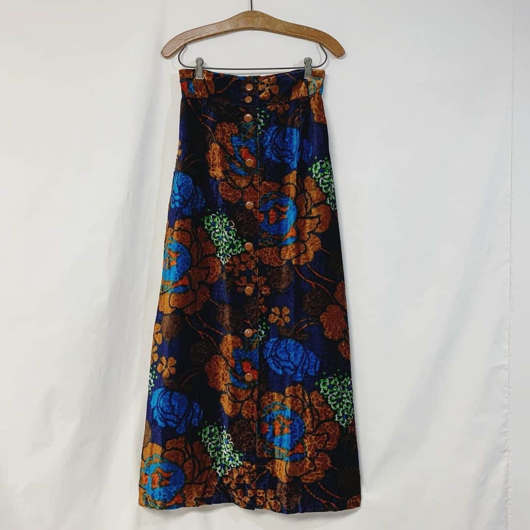 i nouのインスタグラム：「. SOLD.  front button floral maxi skirt #inou_vintageclothing」