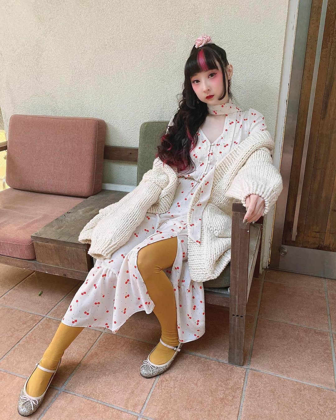 のインスタグラム：「Modeling new brand  @girlssociety_official by @nanako_hamauchi 💘  この間のモデルの仕事〜💘 (📸 by @melon_yooyo ) . . . #rinrindoll #japan #tokyo #harajuku #japanesefashion #tokyofashion #harajukufashion #東京 #コーデ #今日のコーデ #girlssociety」
