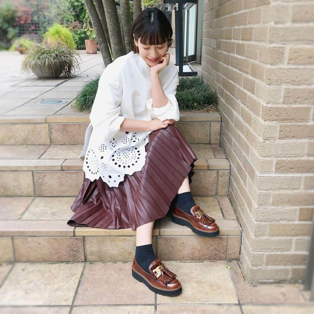 吉田明世さんのインスタグラム写真 - (吉田明世Instagram)「new shoes♡  ずっと欲しかった ブラウンのローファー👞 @tods  あまりに可愛くて足元を見るたびニヤニヤしながら履いてます♡ 履き心地も良く歩きやすいところもお気に入り。大事にします！  ベビーシューズも可愛かったなぁ😍 #tods #shoes #newshoes #ローファー #ローファーコーデ #baby #babyshoes」12月12日 14時44分 - akiyo0414