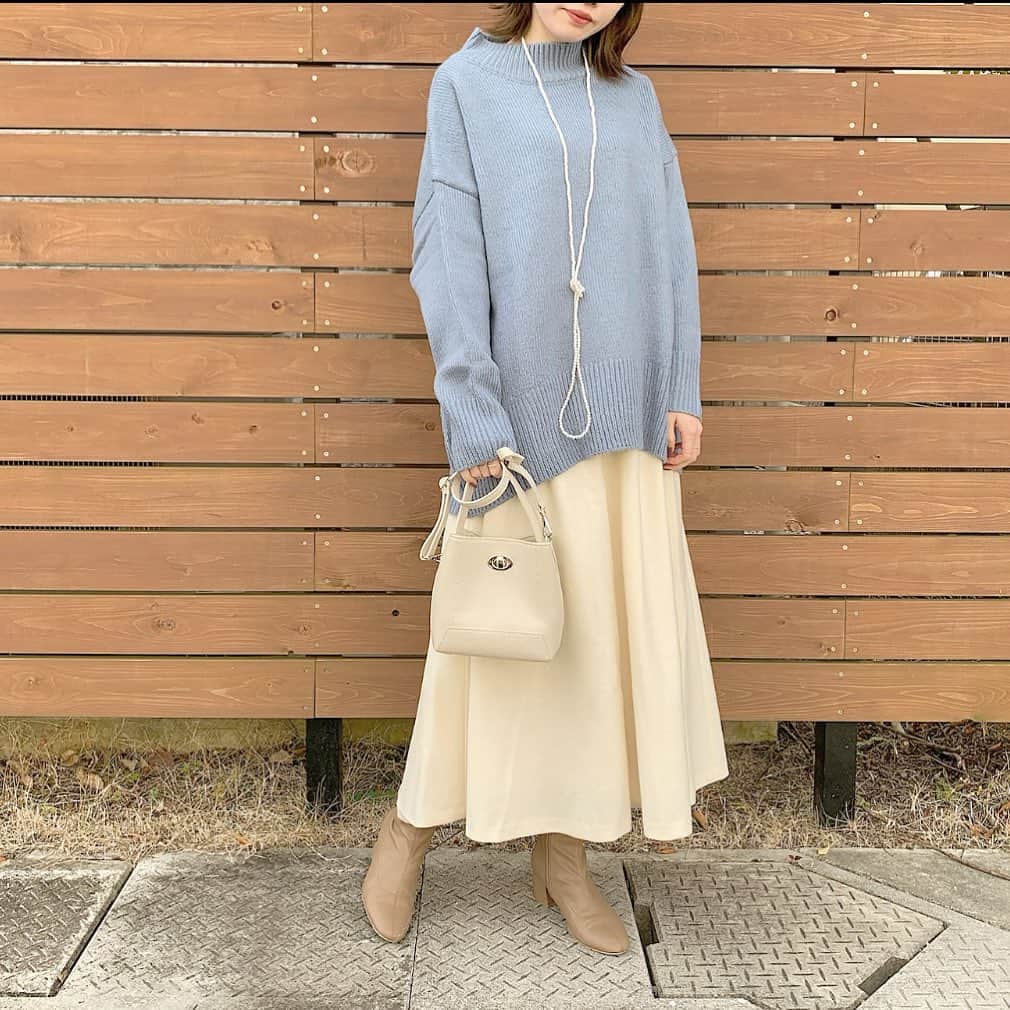 ukapiのインスタグラム：「⠀ ⠀ ⠀ ぶるぅのknit♡ @solace___official  柔らかくてきやすいです✨ ZOZOにてcoupon中！ ⠀ ⠀ IENAのスカートもnewin♡ ベージュのブーツで全体的に淡く🤍 ⠀ ⠀ #ソレイス#solace  #IENA#イエナ#ルタロン」