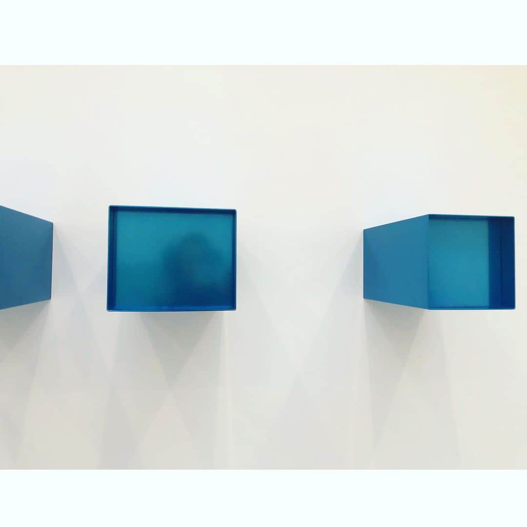 のインスタグラム：「🔲 🔳 Selfie in the #JUDD 🔳Jelfie  　　 🔲 JUDDで自撮り 🔲 ジャ撮り🔲  #ジャッド  #DonaldJudd」