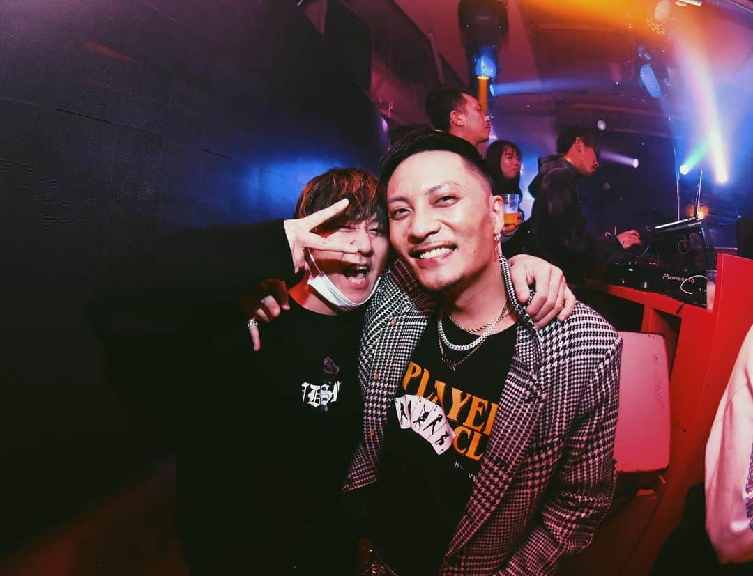 TAK-Zのインスタグラム：「last night. だいすきシンバにぃ ✌🏾👅 @cimba425」