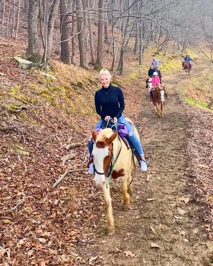 アンナ・フェイスのインスタグラム：「This thing has some horse power」