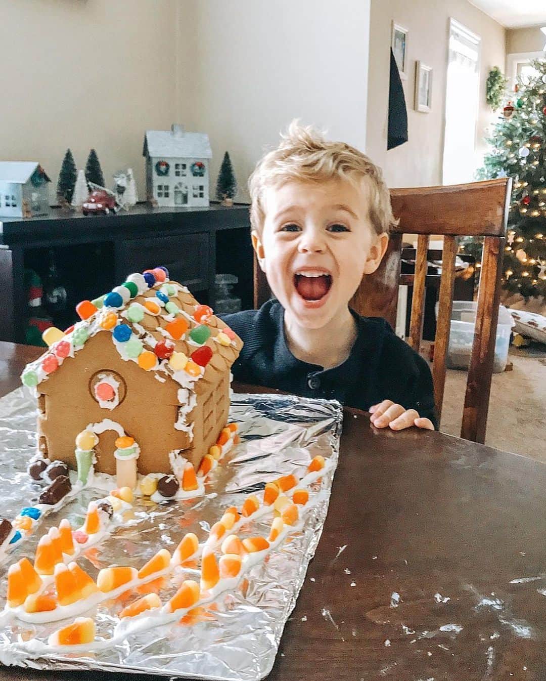 Targetさんのインスタグラム写真 - (TargetInstagram)「Your takes on our gingerbread house kits have us feeling merry & bright! 🥰」12月12日 6時27分 - target