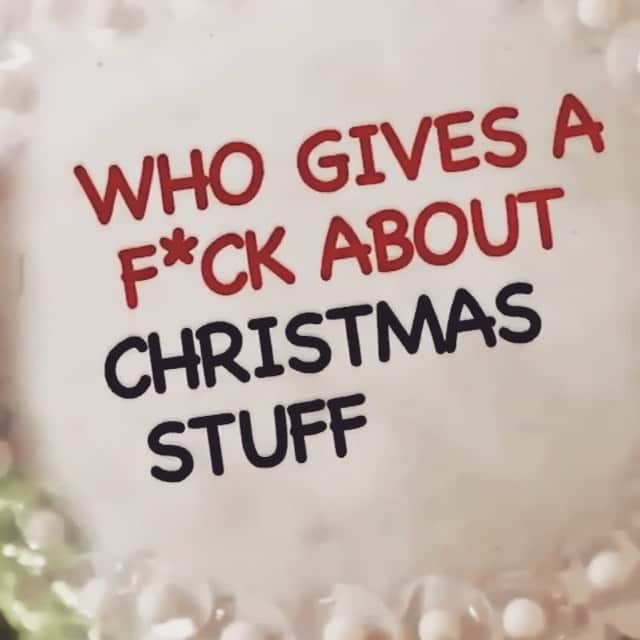 ナタリア・コルドバ・バックリーのインスタグラム：「Let’s make this season one that is truly dedicated to giving.  I hope some of you can join me.   I will be sharing different causes and organizations I believe do great work and to which we can to donate to this holiday season.   Today I’m sharing through @chelseahandler   In the giving spirit, please consider supporting...   @everylast1 in their mission to get migrant children out of detention centers and reunite families. You can donate, sponsor a child, volunteer your time, or simply amplify their message.  For us who have more than enough, let us use our means to spread the abundance that’s come our way.  Let’s gift each other a chance. A chance to prosper. A chance to have a more equal, healthy world. A chance to have a world where people matter more than things. A chance to finally be ONE team.   Happy holidays dear ones!」