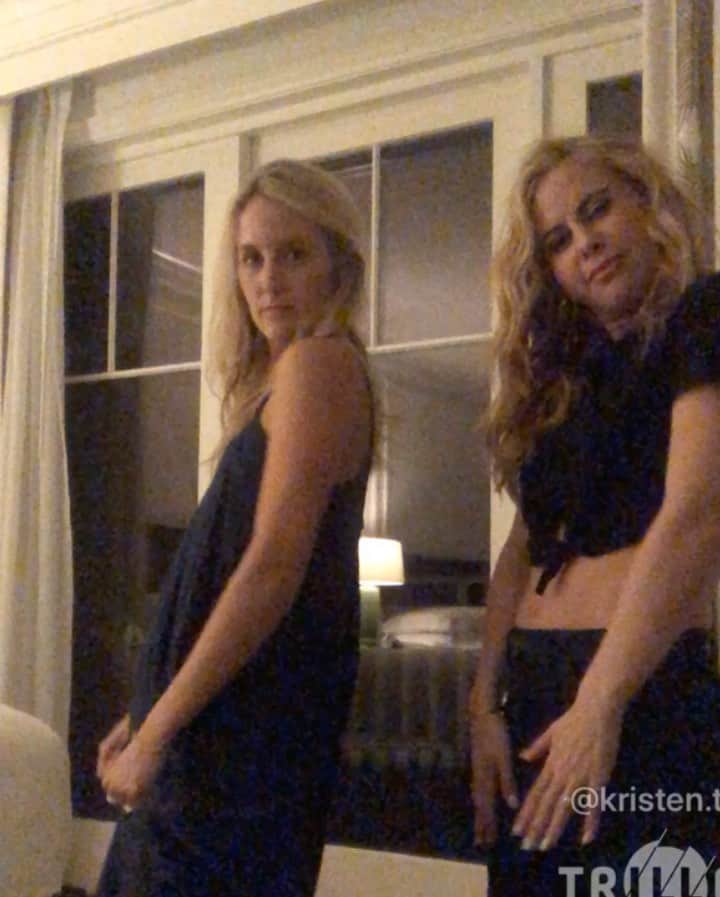 タラ・リピンスキーのインスタグラム：「Happy Birthday to my best. @chelseakruse 👯‍♀️ There is no one I would rather have dance parties (preferably in matching outfits) and make silly videos with. I’m so lucky to have you by my side through life. You make it so fun. I’ve missed you so much this year but soon we will be making more memories together....and more @triller videos.」