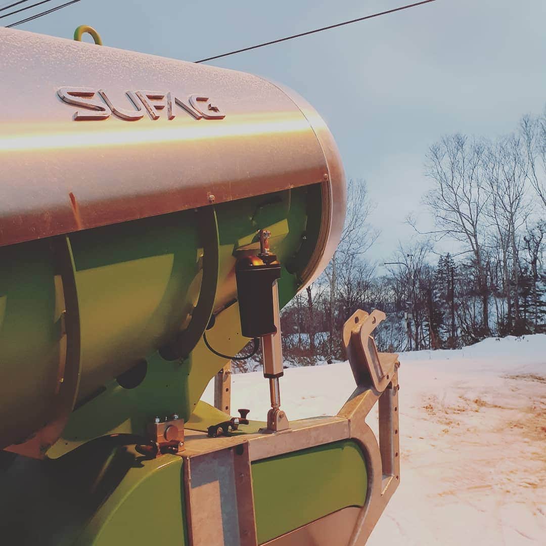 栂池高原スキー場さんのインスタグラム写真 - (栂池高原スキー場Instagram)「おはようございます。 栂池高原スキー場　朝イチレポートです。  気温　0℃　積雪　24cm　 天小雪　風　なし  オープン2日目、ご来場お待ちしています‼️  #栂池　#スキー　#スノーボード　#初滑り　#スノーボード」12月12日 7時09分 - tsugaike_kogen