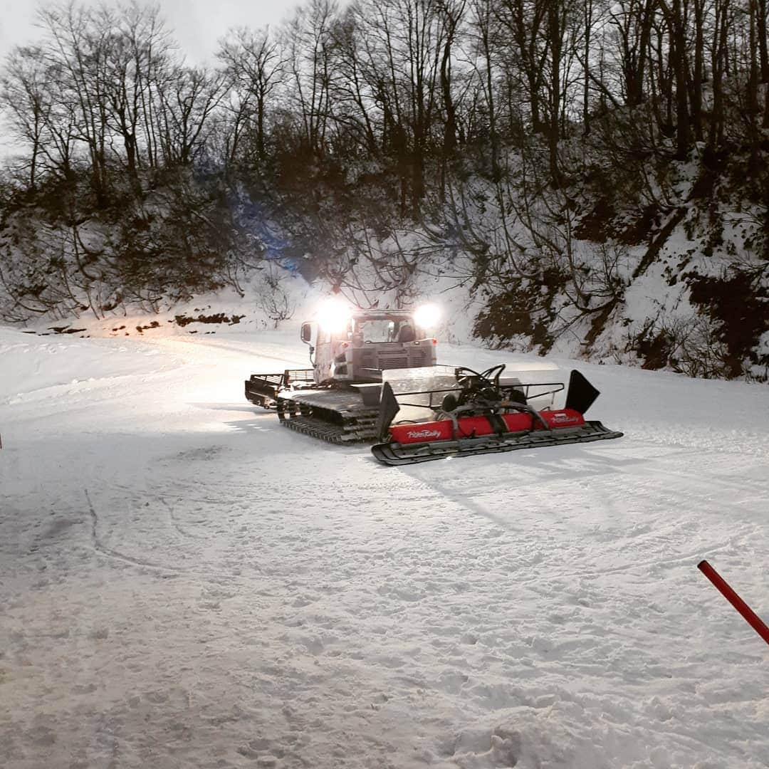栂池高原スキー場さんのインスタグラム写真 - (栂池高原スキー場Instagram)「おはようございます。 栂池高原スキー場　朝イチレポートです。  気温　0℃　積雪　24cm　 天小雪　風　なし  オープン2日目、ご来場お待ちしています‼️  #栂池　#スキー　#スノーボード　#初滑り　#スノーボード」12月12日 7時09分 - tsugaike_kogen