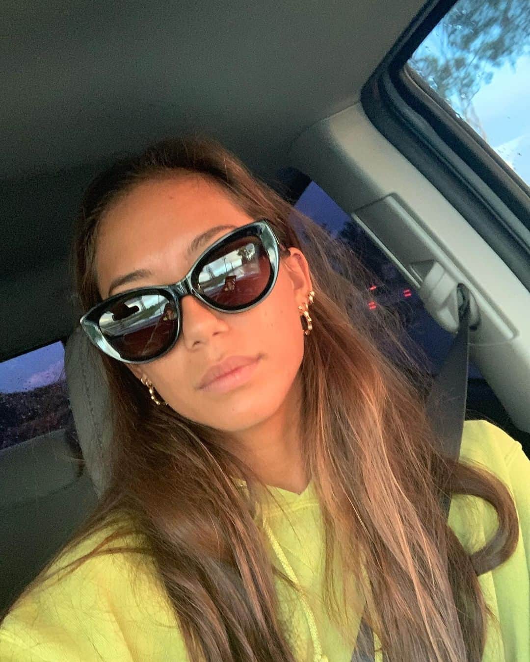 マリア・マーフィーのインスタグラム：「bed head 🌞」
