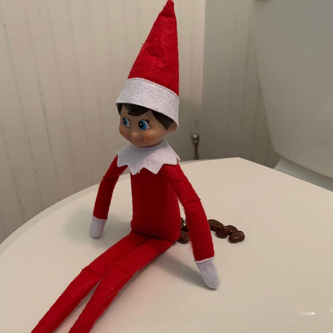 ミミ・ファウストさんのインスタグラム写真 - (ミミ・ファウストInstagram)「Elf on the shelf Shenanigans!!! 🤣😂🤣 @evagisellejordan」12月12日 7時22分 - mimifaust