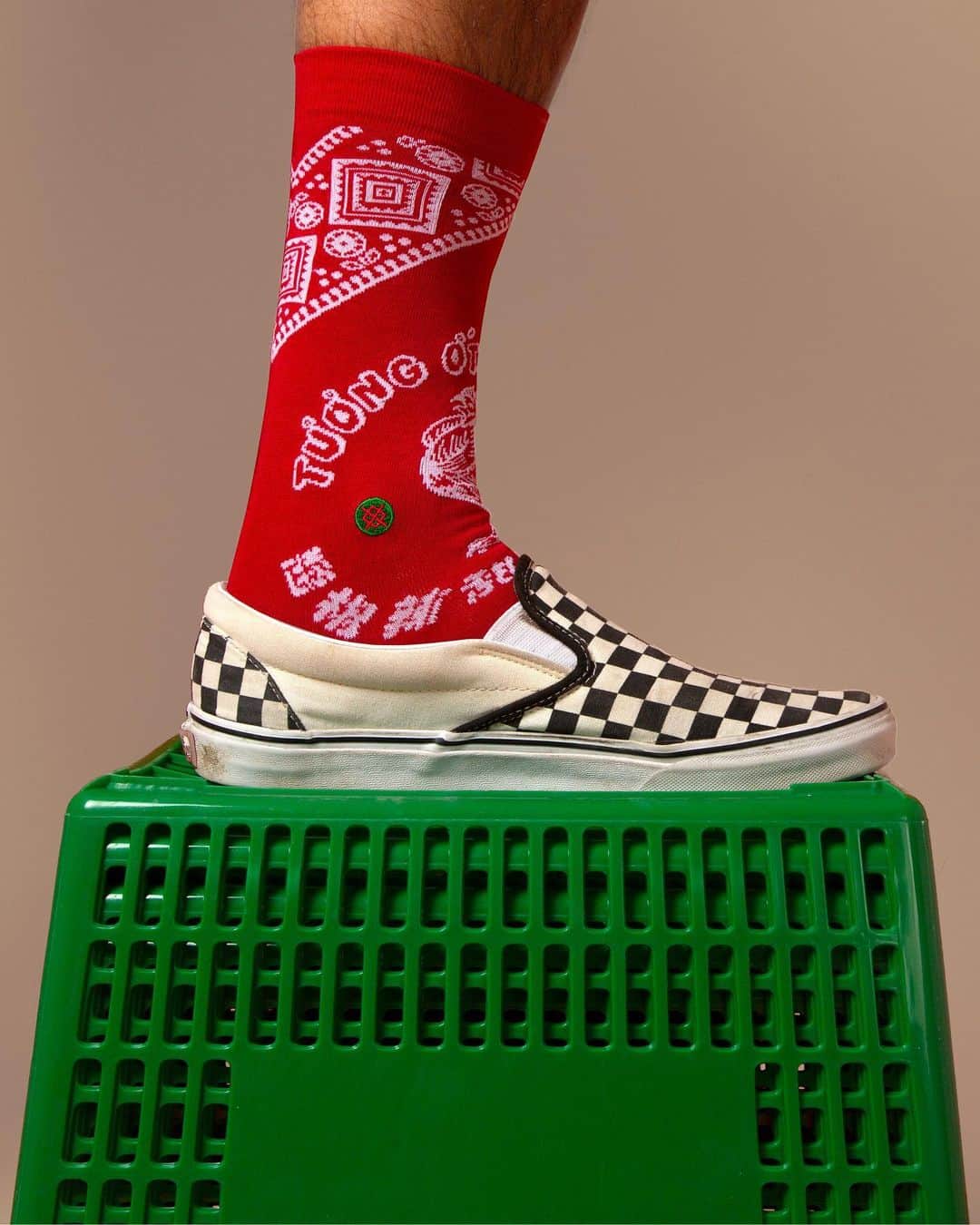 のインスタグラム：「🌶 Coming in HOT 🔥 Shop our “Sriracha” style available now on Stance.com.」