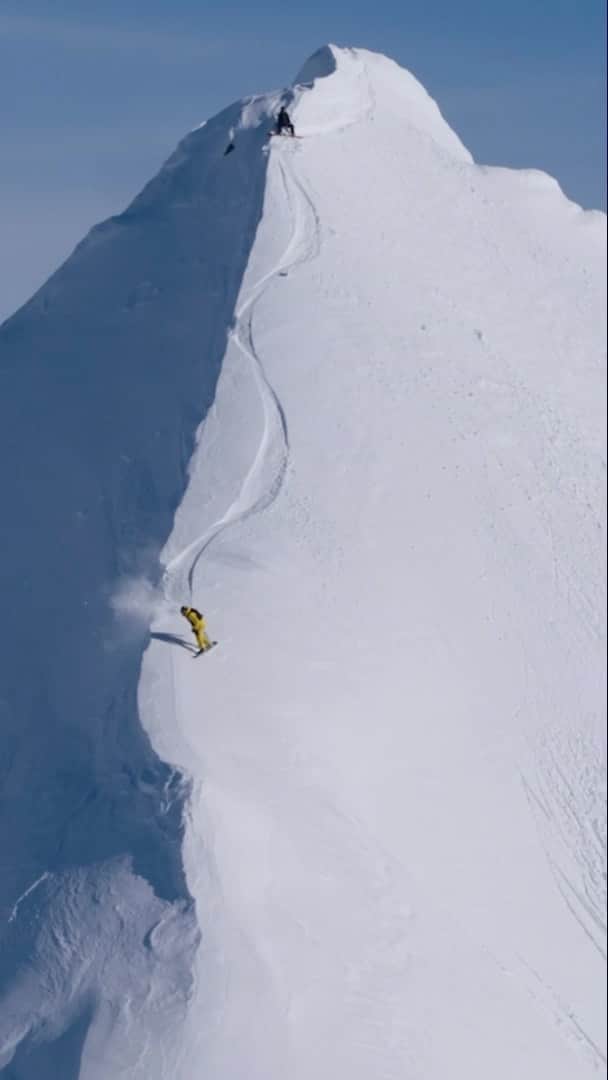 アナログクロージングのインスタグラム：「One run with @mikkel_bang  Start your weekend with Mikkel and the #BurtonOneWorld crew - Streaming link in bio.」