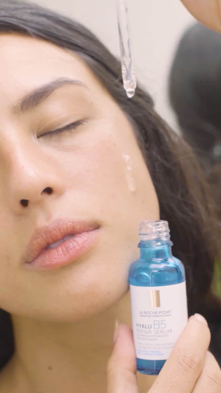 Yanna Lavigne 稲垣アンのインスタグラム：「Amores, espero que gostem de conhecer minha rotina de beleza! #HyaluB5RepairSerum  De 3 a 4 gotinhas milagrosas, em uma textura sérum em gel, ele une ativos como: Duplo Ácido Hialurônico, possui ação hidratante e preenchedora, e alta concentração de Vitamina B5, uma molécula reparadora que acelera o processo de renovação e reparação da pele. Massageie suavemente de dentro pra fora e seja feliz! Meu #RetinolB3 tem formulação exclusiva, ele combina Retinol Puro, Vitamina B3 e Água Termal de La Roche-Posay, para reduzir rugas acentuadas, uniformizar a textura da pele, combater o fotoenvelhecimento e devolver a firmeza, em uma textura sérum, não oleosa e de rápida absorção. No meu momento antes de dormir uso pequenas quantidades do produto e em dias alternados. Mas não esqueça de consultar sempre seu dermatologista! #MeusSerunsLaRochePosay」