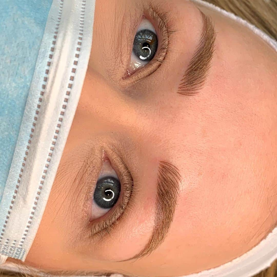 Haley Wightさんのインスタグラム写真 - (Haley WightInstagram)「Such a satisfying before and after 😍  Interested in getting Microblading by me? Just call the studio at (971)337-5401 or visit our website at studiomeraki.net 😊 . . #microblading #cosmetictattoo #brows #eyebrows #portland #oregon #microbladedeyebrows #microbladed #meraki #ombrebrows #microblade #portlandmicroblade #portlandmicroblading #oregonmicroblade #oregonmicroblading」12月12日 8時09分 - cosmobyhaley