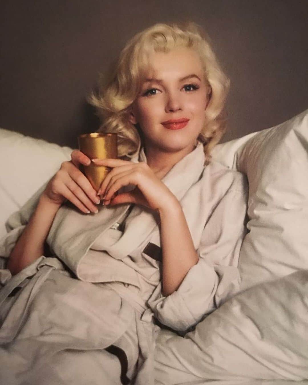 マリリン・モンローさんのインスタグラム写真 - (マリリン・モンローInstagram)「Marilyn photographed by Milton Greene in 1953.🤍 Love these pics, she looks like an angel #marilynmonroe」12月12日 8時19分 - welovemarilyn